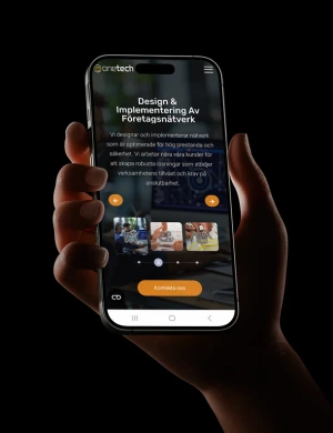 Hemsida för Onetech visad på mobil – webbutveckling av Augebitur.